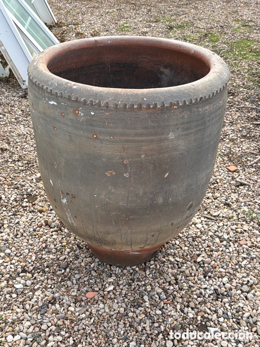 Antig&uuml;edades: Macetero de barro de la zona de Villarobledo - Foto 2