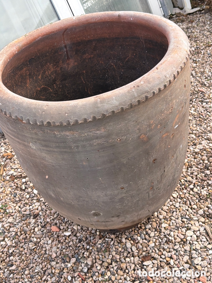 Antig&uuml;edades: Macetero de barro de la zona de Villarobledo - Foto 3