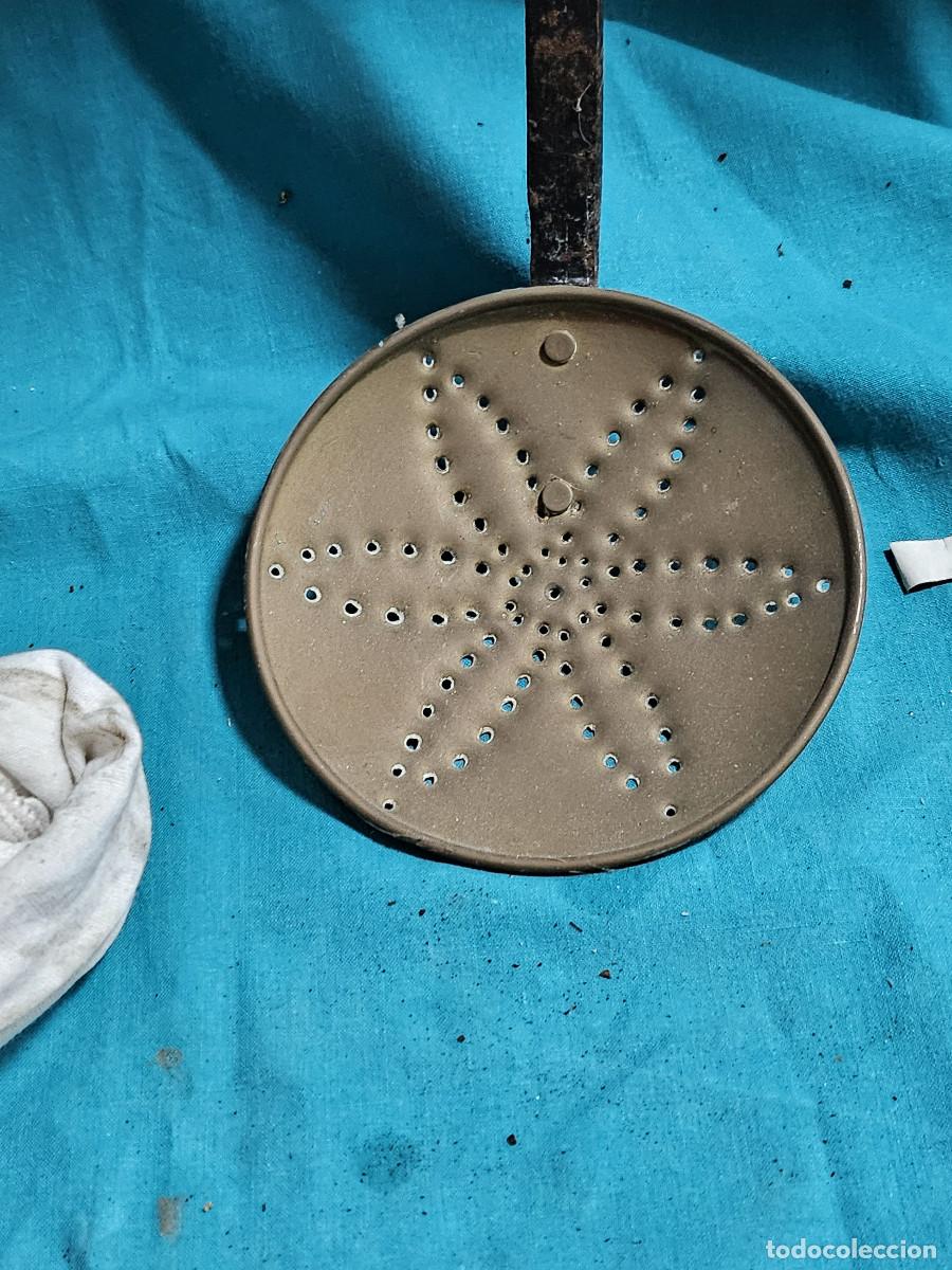 Antig&uuml;edades: espumadera de metal antigua - Foto 2