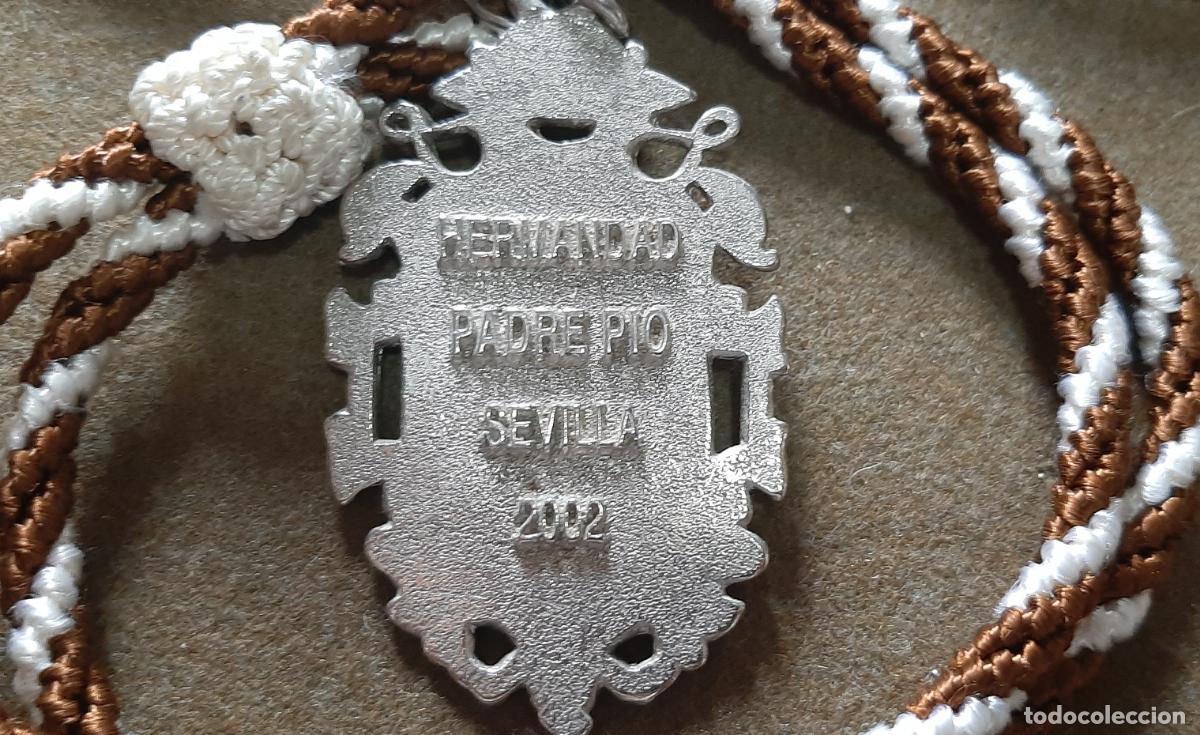 Antig&uuml;edades: MEDALLA CON CORDON DE LA HERMANDAD DE PADRE PIO - VISPERAS - Foto 2