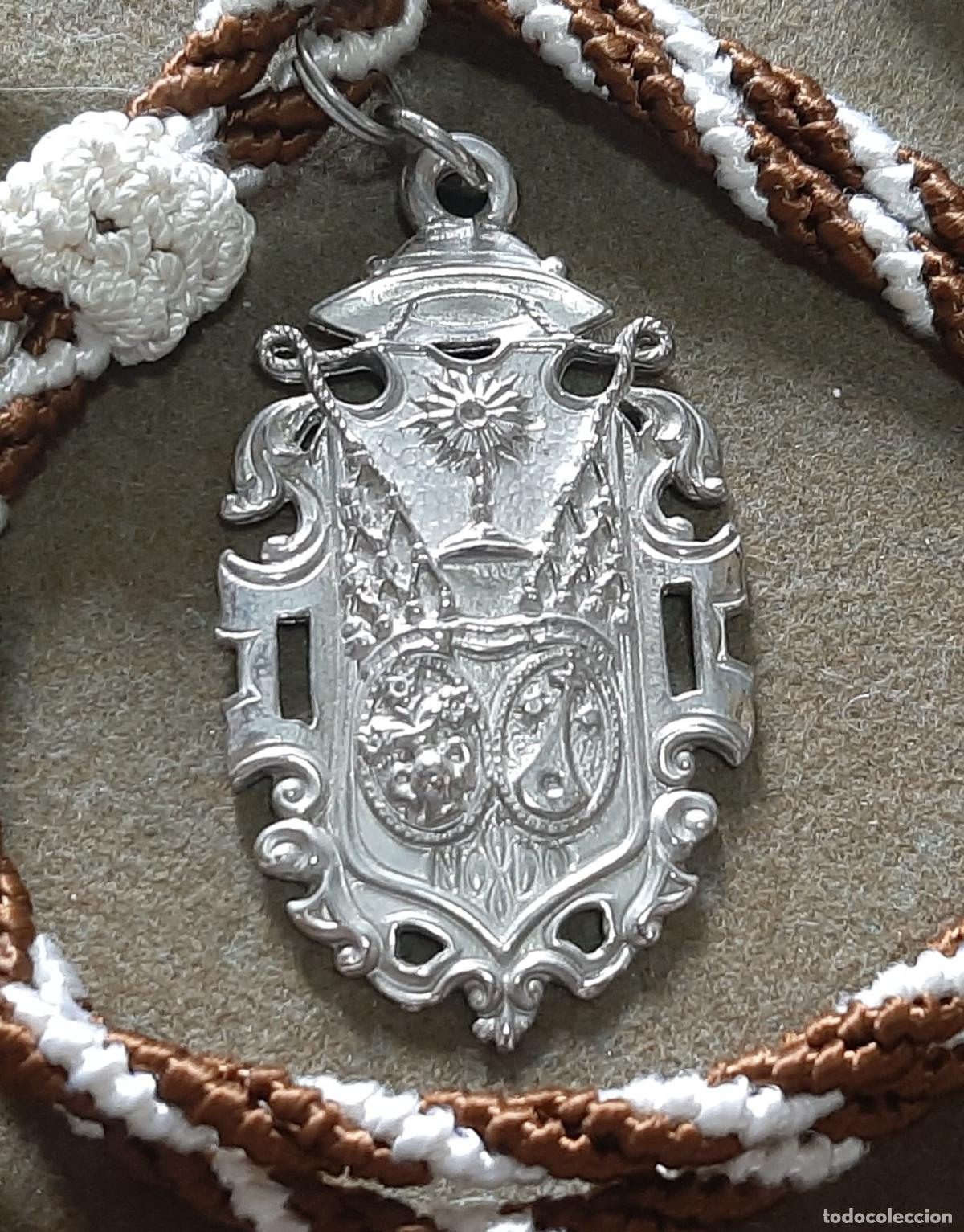 Antig&uuml;edades: MEDALLA CON CORDON DE LA HERMANDAD DE PADRE PIO - VISPERAS - Foto 1