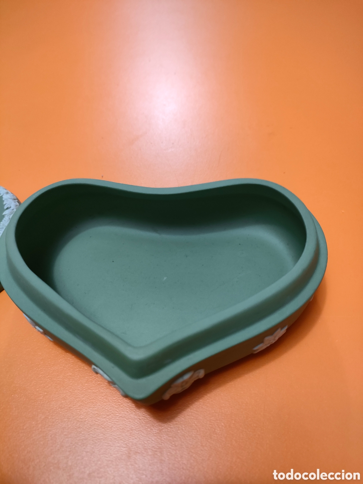 Antig&uuml;edades: Caja en forma de coraz&oacute;n Wedgwood - Foto 2