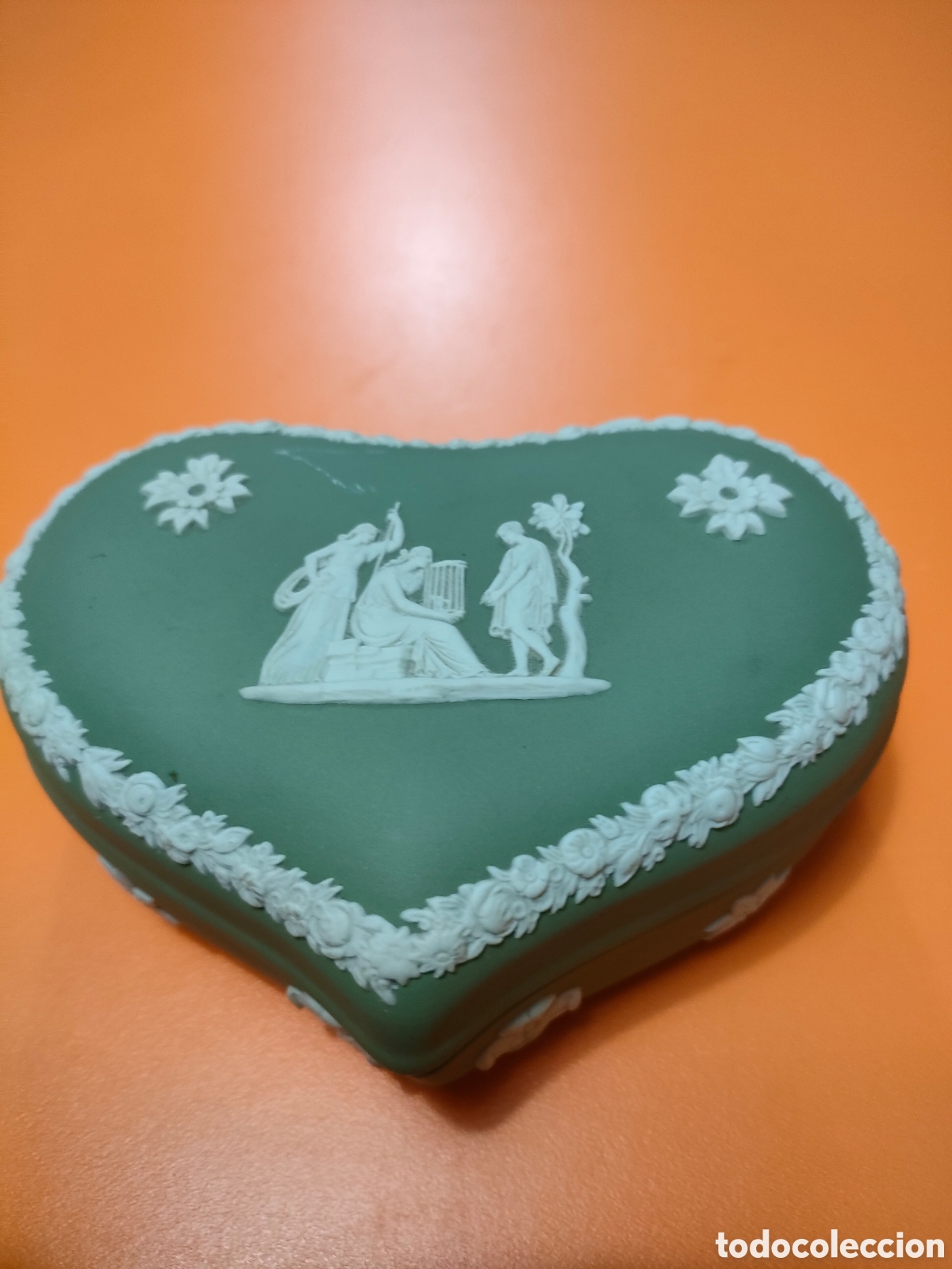 Antig&uuml;edades: Caja en forma de coraz&oacute;n Wedgwood - Foto 1