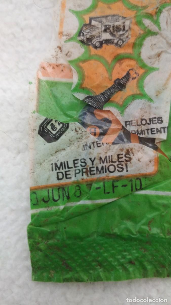Antig&uuml;edades: Antiguo envoltorio gusanitos Risi - promoci&oacute;n - 1987. - Foto 3