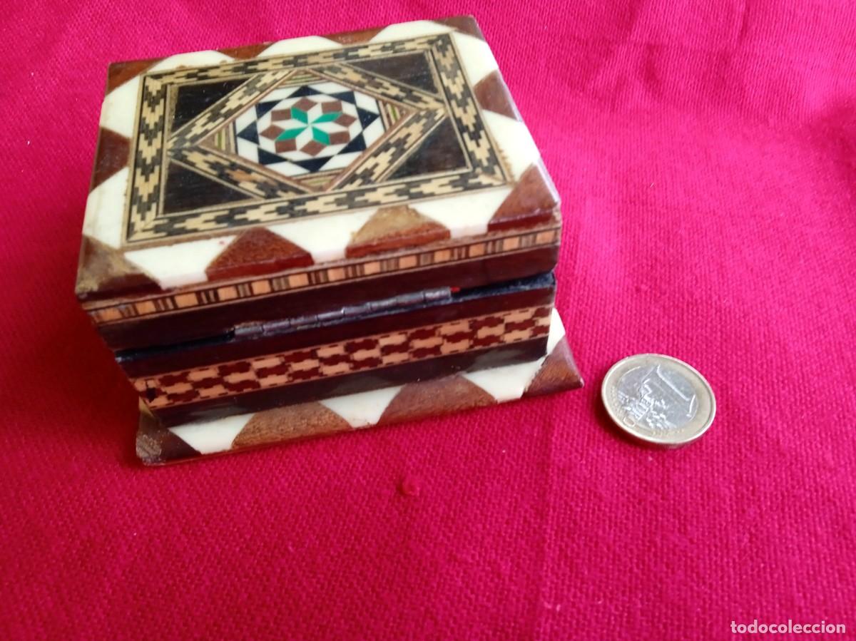 Antig&uuml;edades: Caja joyero antiguo de madera con taracea - Foto 3