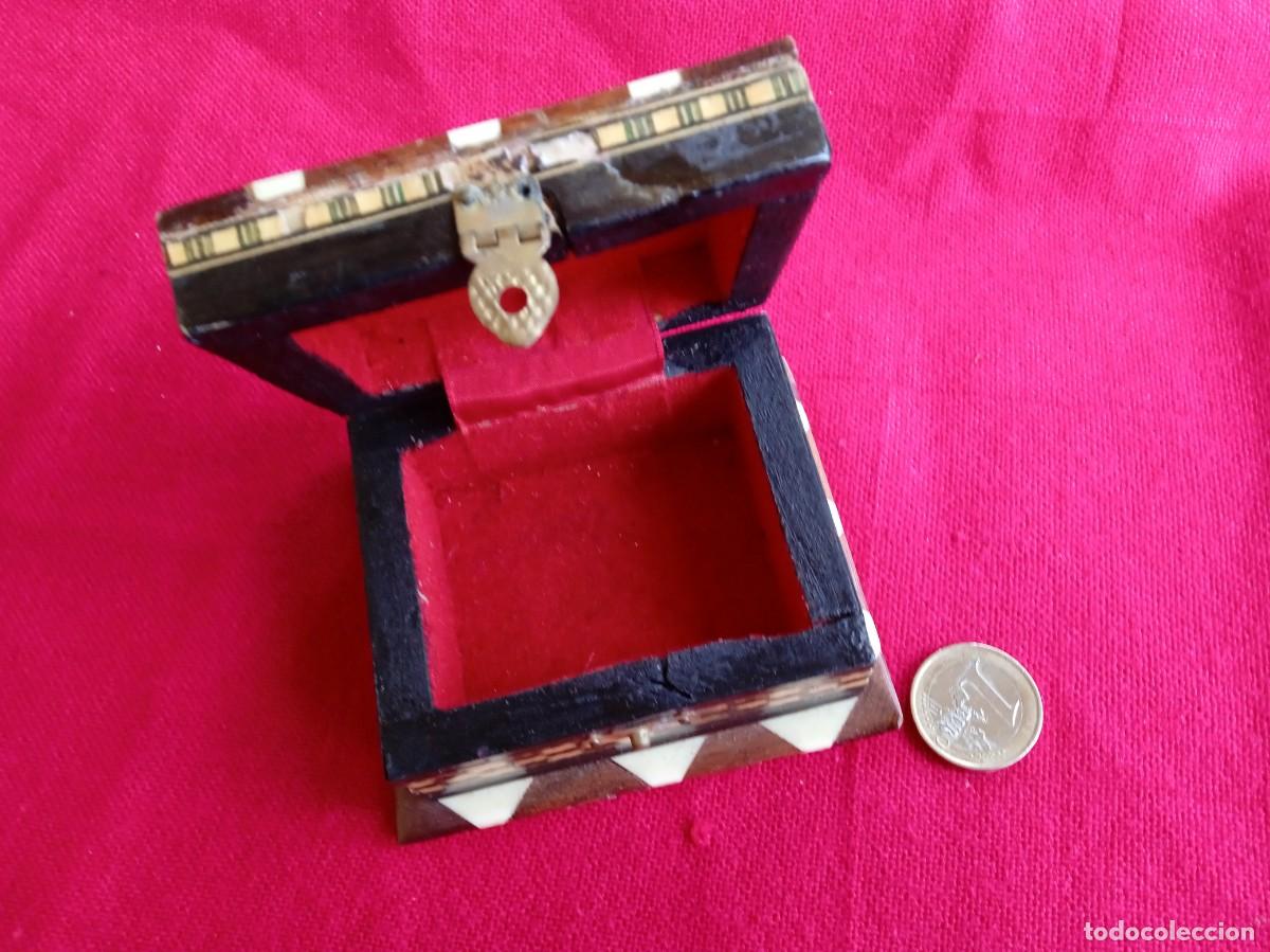 Antig&uuml;edades: Caja joyero antiguo de madera con taracea - Foto 4