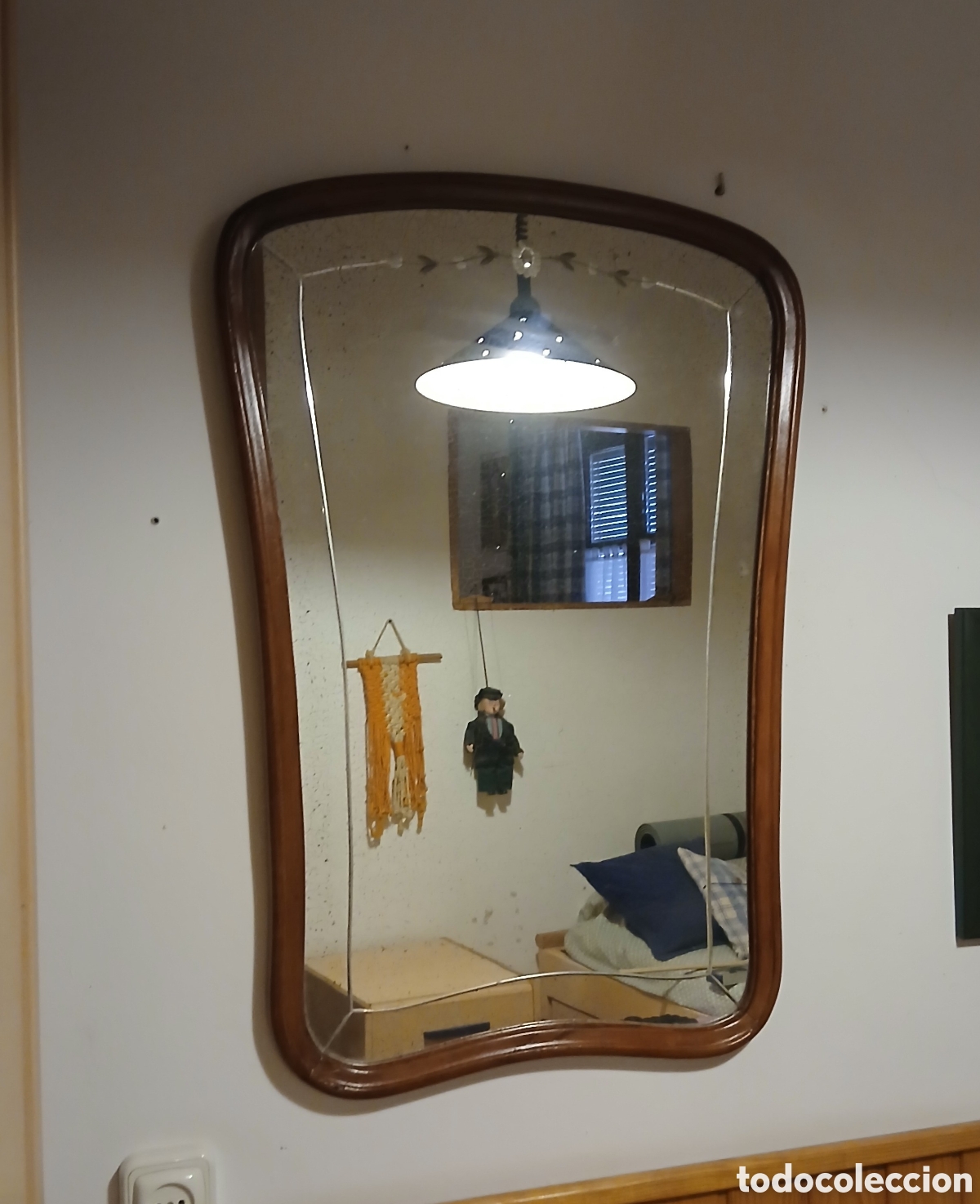 Antig&uuml;edades: Espejo antiguo decorado, con marco de madera - Foto 5