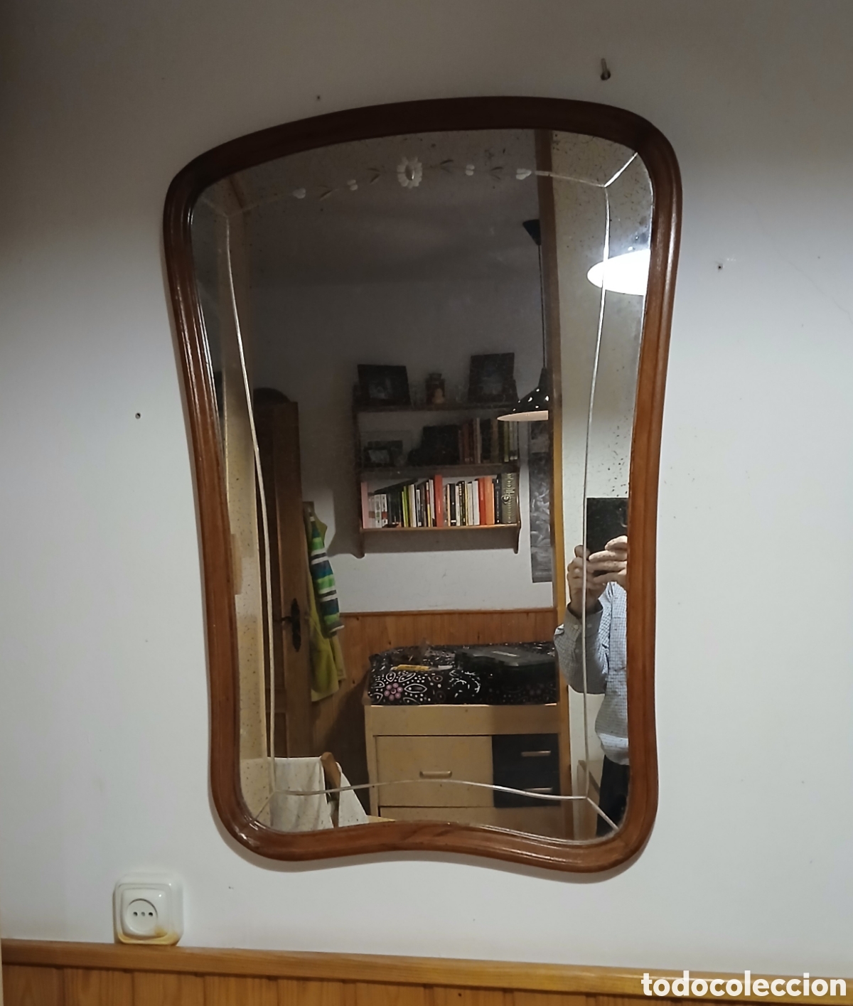 Antig&uuml;edades: Espejo antiguo decorado, con marco de madera - Foto 6