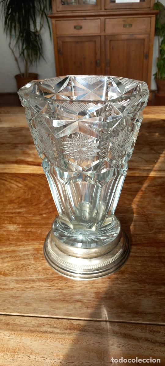 Antig&uuml;edades: Jarra de cristal grabado con base de plata. - Foto 1