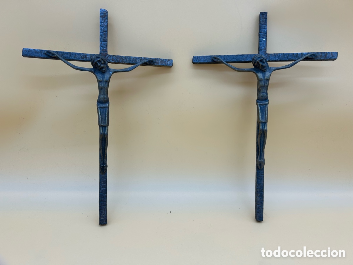 Antig&uuml;edades: Dos Cristos en la cruz. Iguales - Foto 1