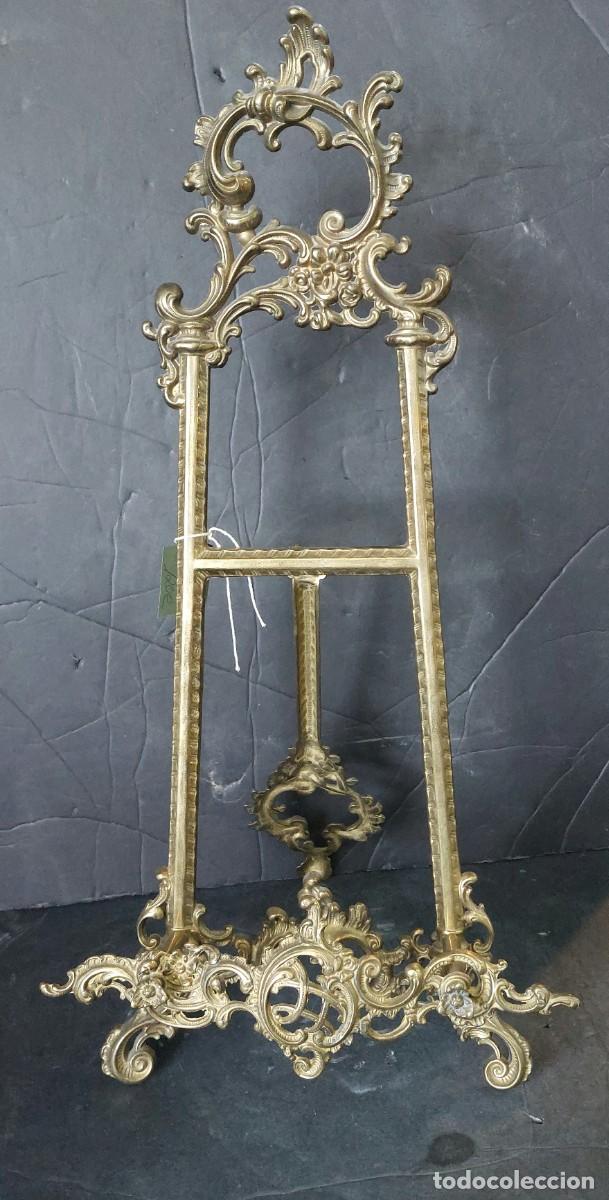 Antiguidades: Atril de sobremesa estilo Luis XV De bronce