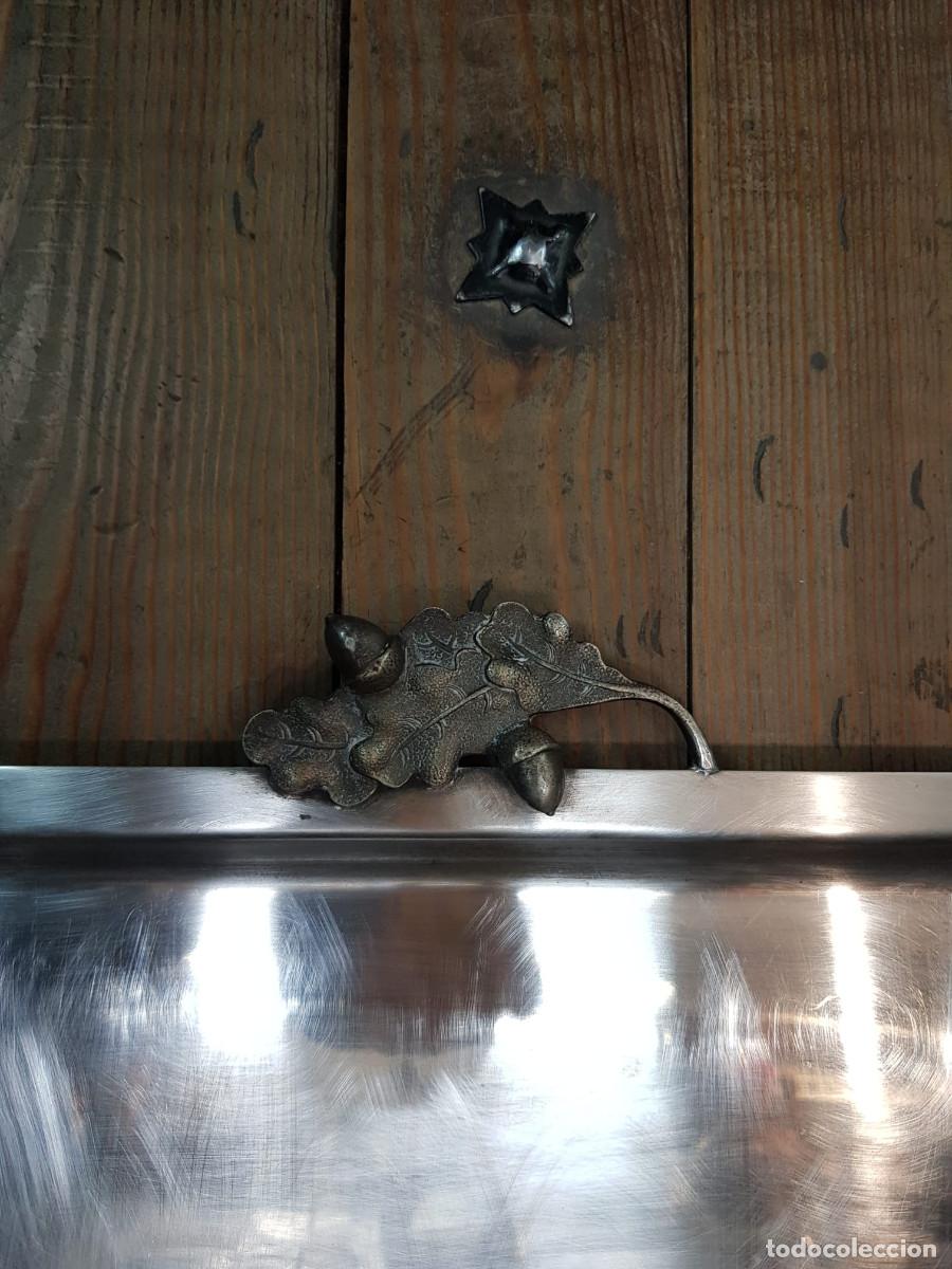 Antig&uuml;edades: ANTIGUA BANDEJA DE METAL - Foto 2
