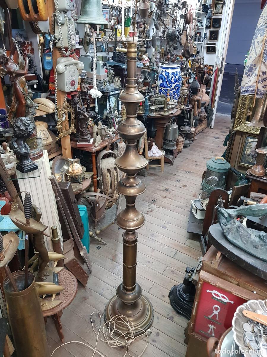 Antig&uuml;edades: ANTIGUO PIE DE LAMPARA DE BRONCE-FUNCIONA - Foto 1