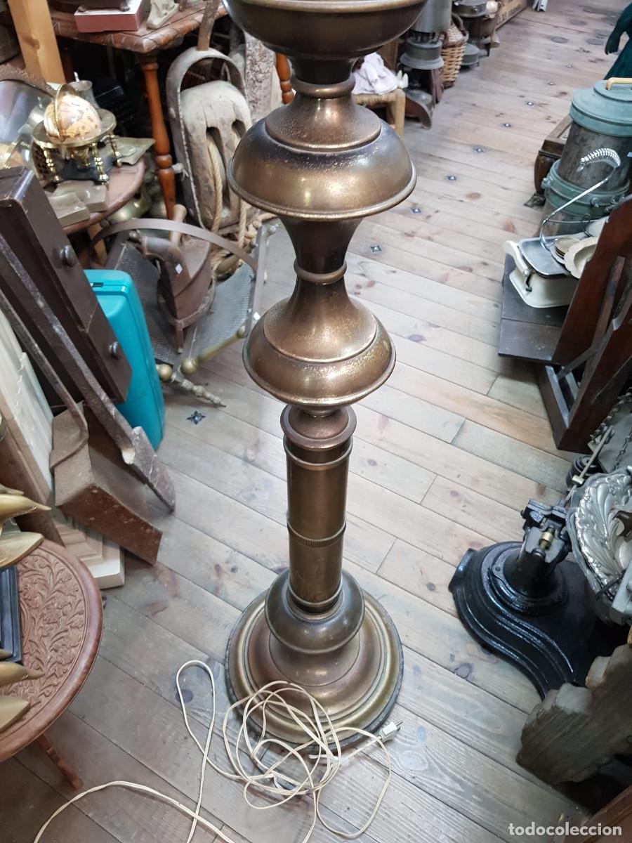Antig&uuml;edades: ANTIGUO PIE DE LAMPARA DE BRONCE-FUNCIONA - Foto 2