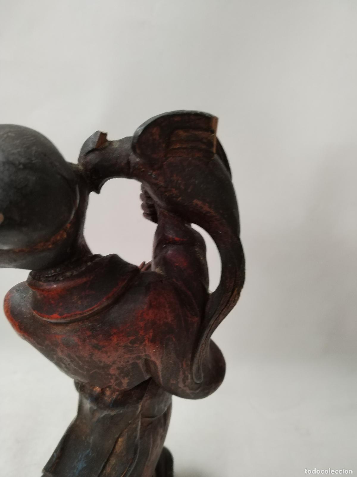Antig&uuml;edades: figura de mujer china con alc&oacute;n en madera policromada - Foto 3