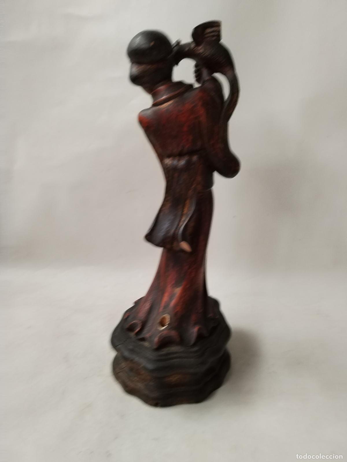 Antig&uuml;edades: figura de mujer china con alc&oacute;n en madera policromada - Foto 4