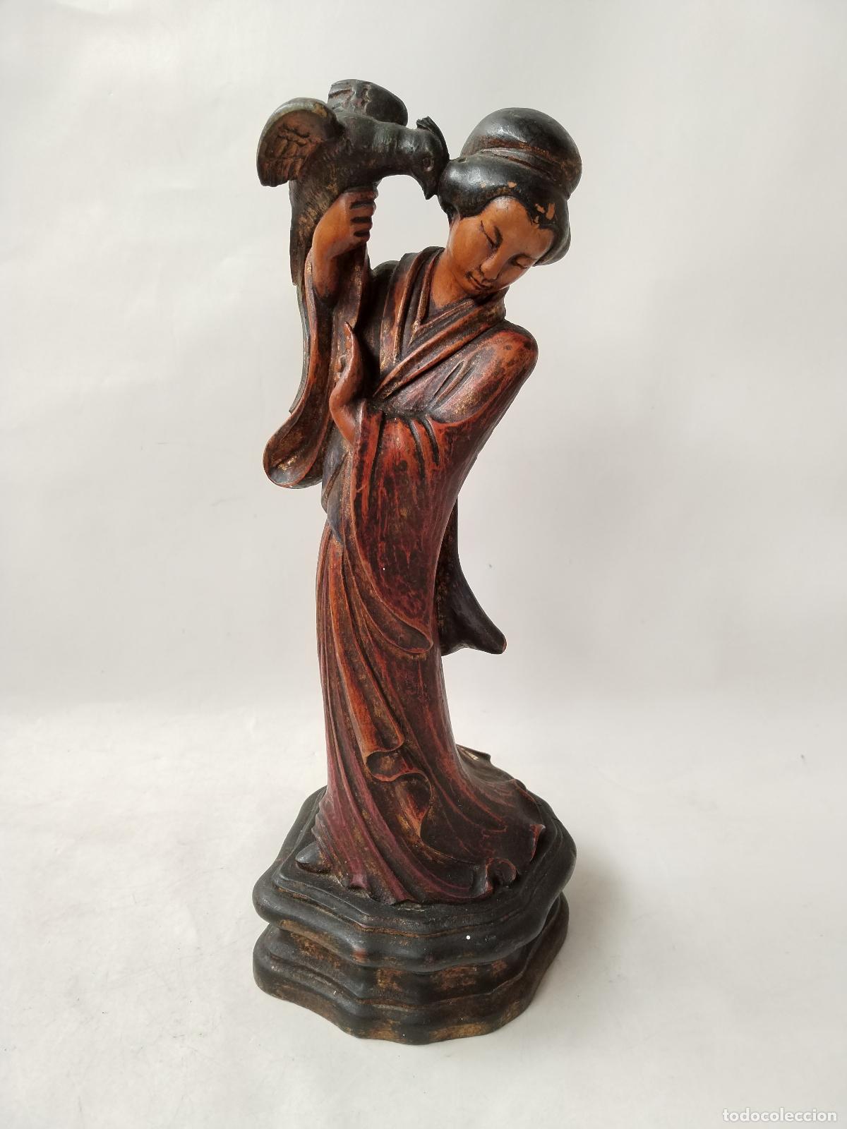 Antig&uuml;edades: figura de mujer china con alc&oacute;n en madera policromada - Foto 8