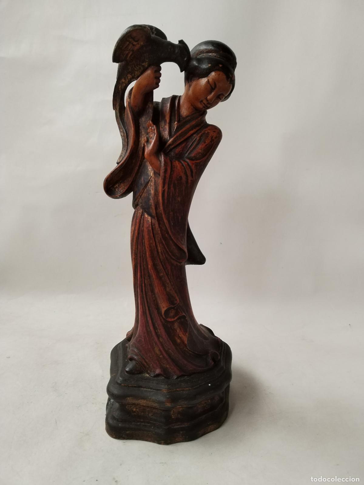 Antig&uuml;edades: figura de mujer china con alc&oacute;n en madera policromada - Foto 10