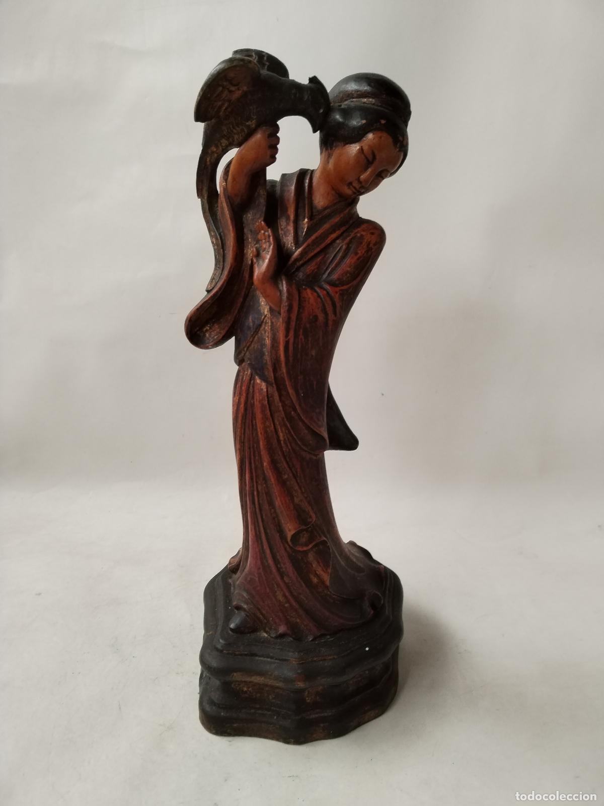 Antig&uuml;edades: figura de mujer china con alc&oacute;n en madera policromada - Foto 11