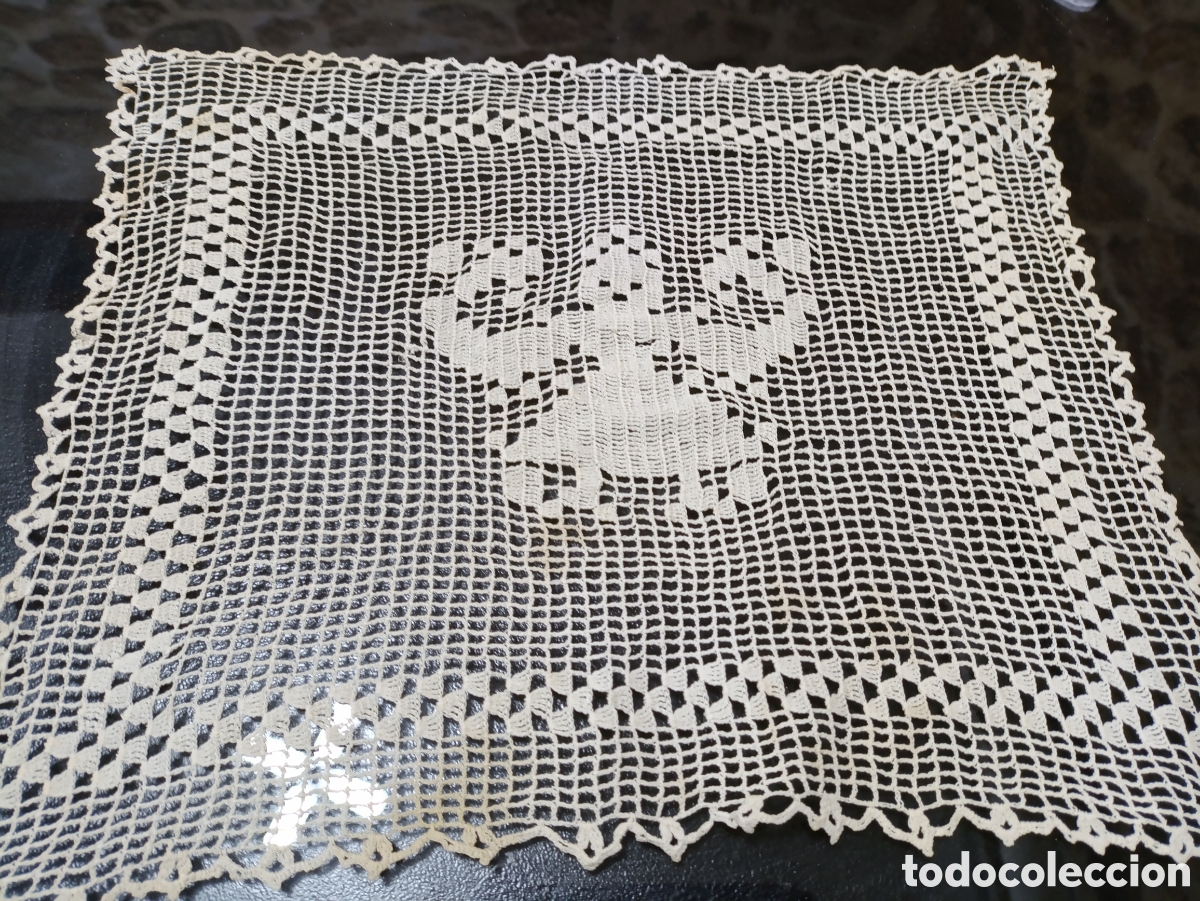 Antig&uuml;edades: Tapete rectangular hecho a mano de hilo con &aacute;ngel al centro - Foto 1