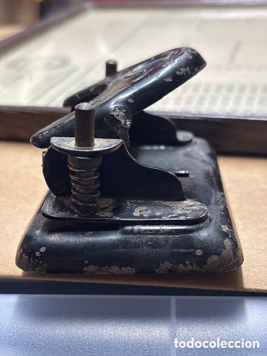 Antig&uuml;edades: Antiguo Taladro de folios - Foto 3