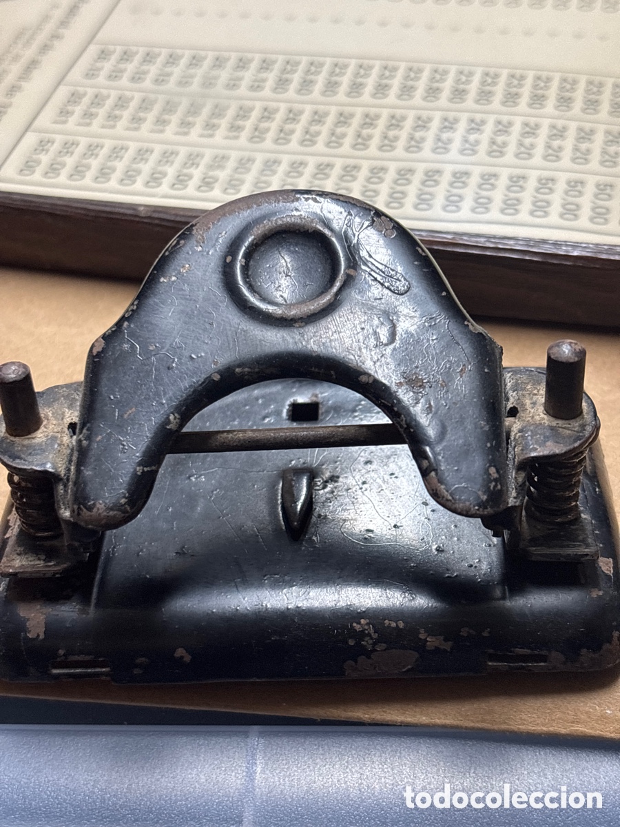 Antig&uuml;edades: Antiguo Taladro de folios - Foto 1
