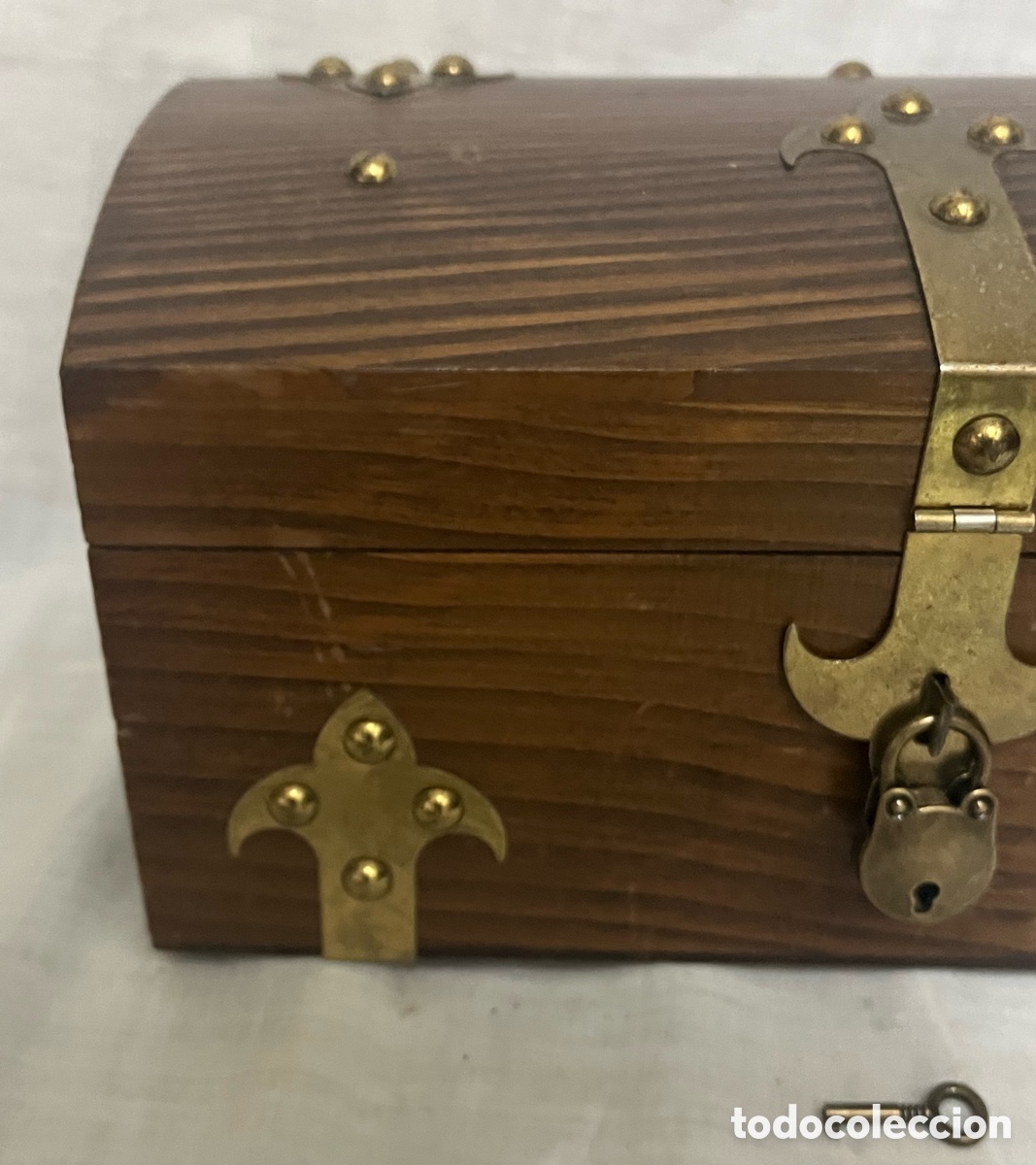 Antig&uuml;edades: CAJA-BA&Uacute;L DE MADERA NOBLE Y CANDADO - Foto 3