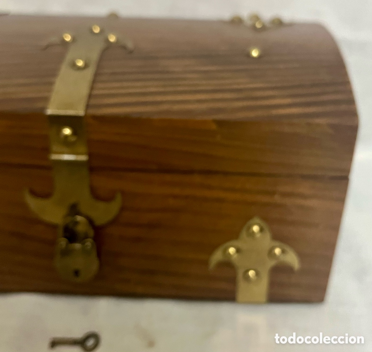 Antig&uuml;edades: CAJA-BA&Uacute;L DE MADERA NOBLE Y CANDADO - Foto 4