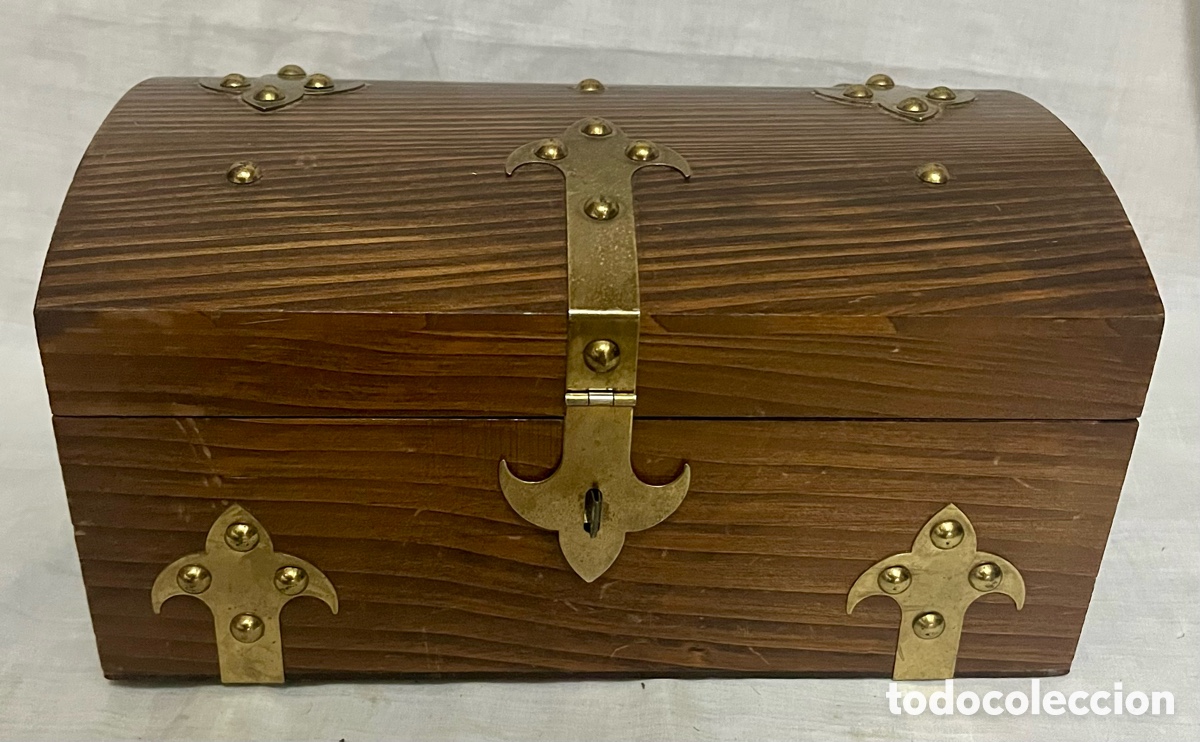 Antig&uuml;edades: CAJA-BA&Uacute;L DE MADERA NOBLE Y CANDADO - Foto 10