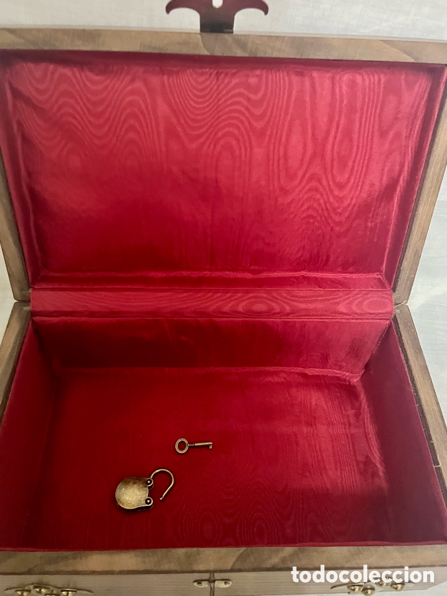 Antig&uuml;edades: CAJA-BA&Uacute;L DE MADERA NOBLE Y CANDADO - Foto 12