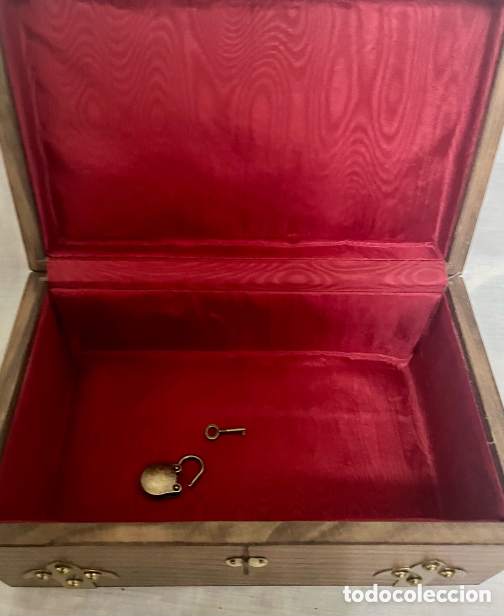 Antig&uuml;edades: CAJA-BA&Uacute;L DE MADERA NOBLE Y CANDADO - Foto 13