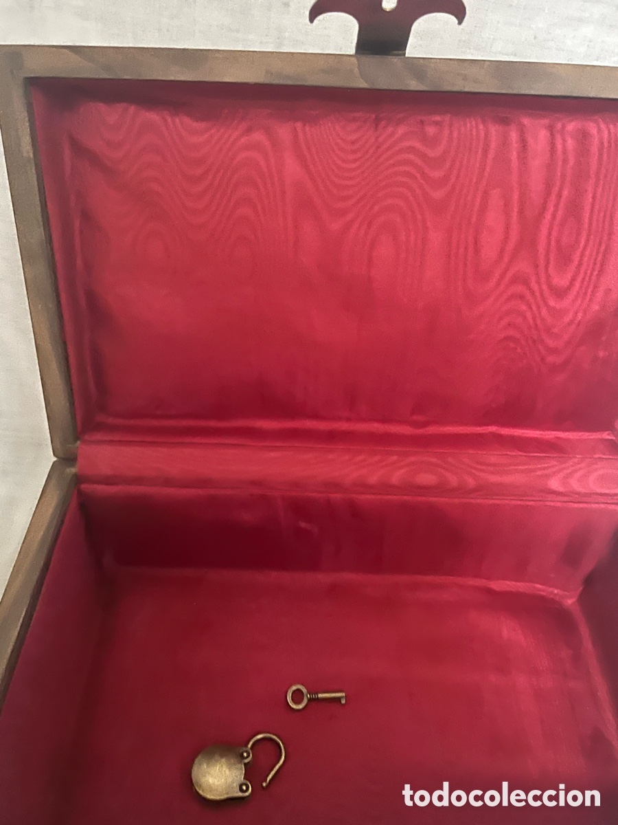 Antig&uuml;edades: CAJA-BA&Uacute;L DE MADERA NOBLE Y CANDADO - Foto 14