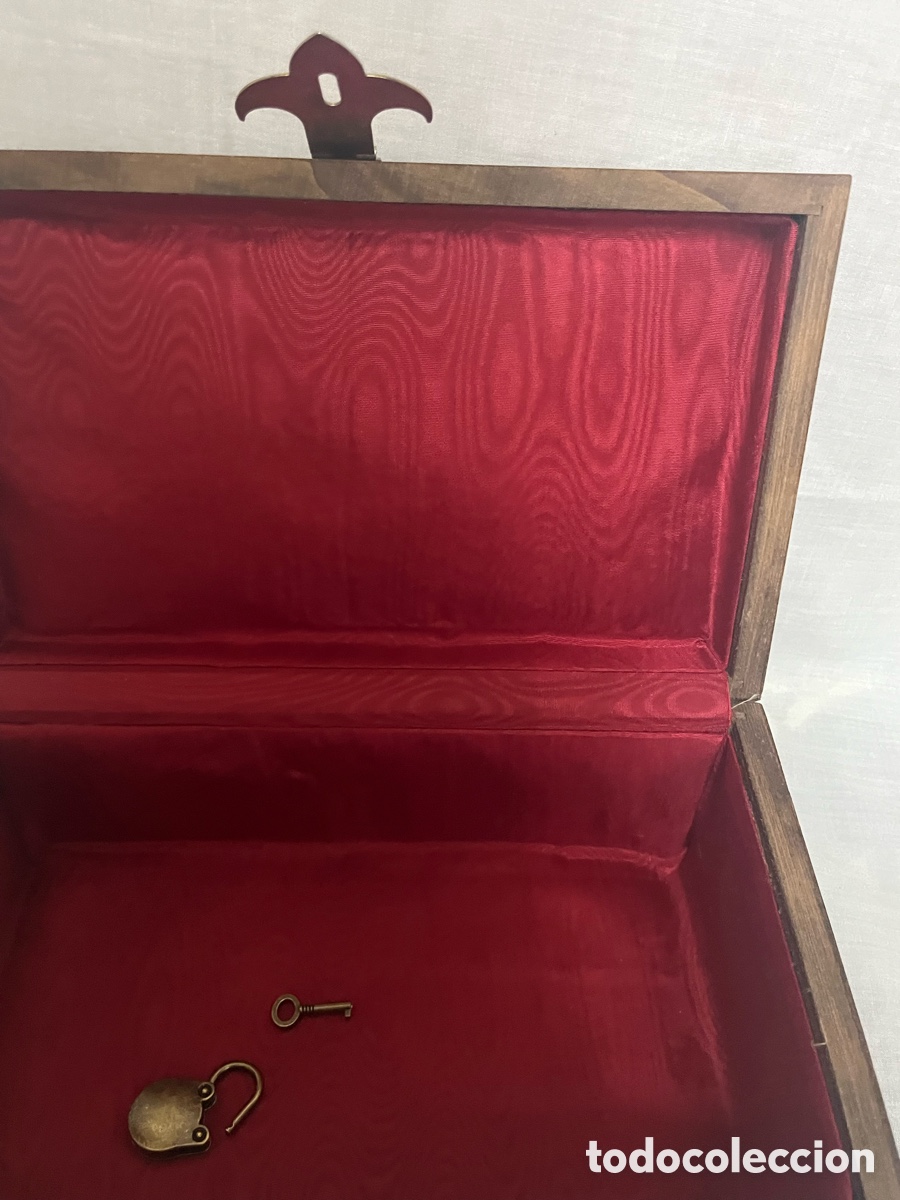 Antig&uuml;edades: CAJA-BA&Uacute;L DE MADERA NOBLE Y CANDADO - Foto 15