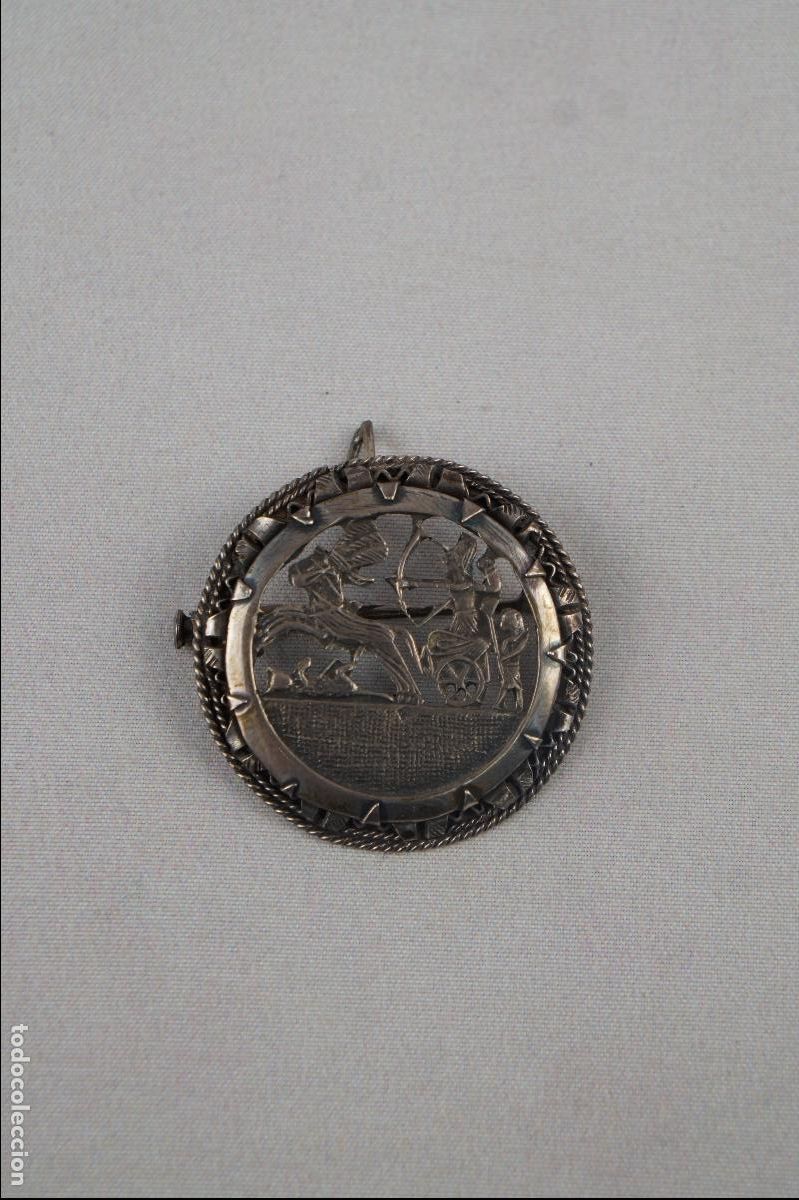 Antig&uuml;edades: Broche y collar de plata - Egyptian revival - Foto 1