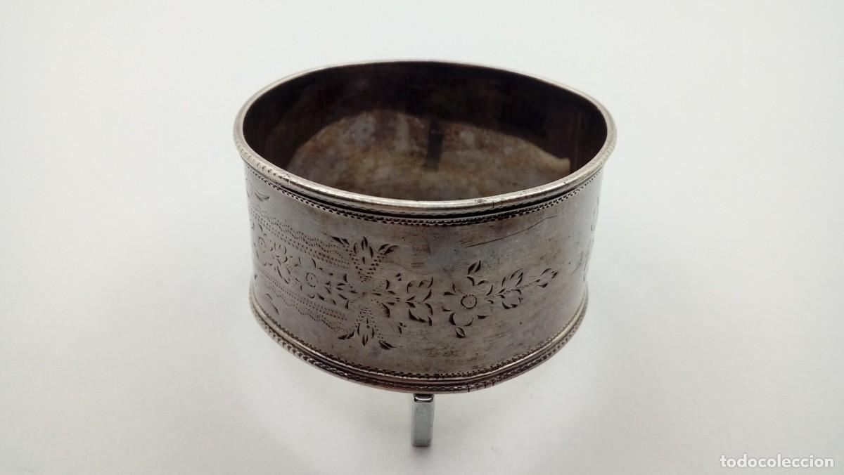 Antig&uuml;edades: SERVILLETERO DE PLATA CON GRAVADO DE FLORES - Foto 2