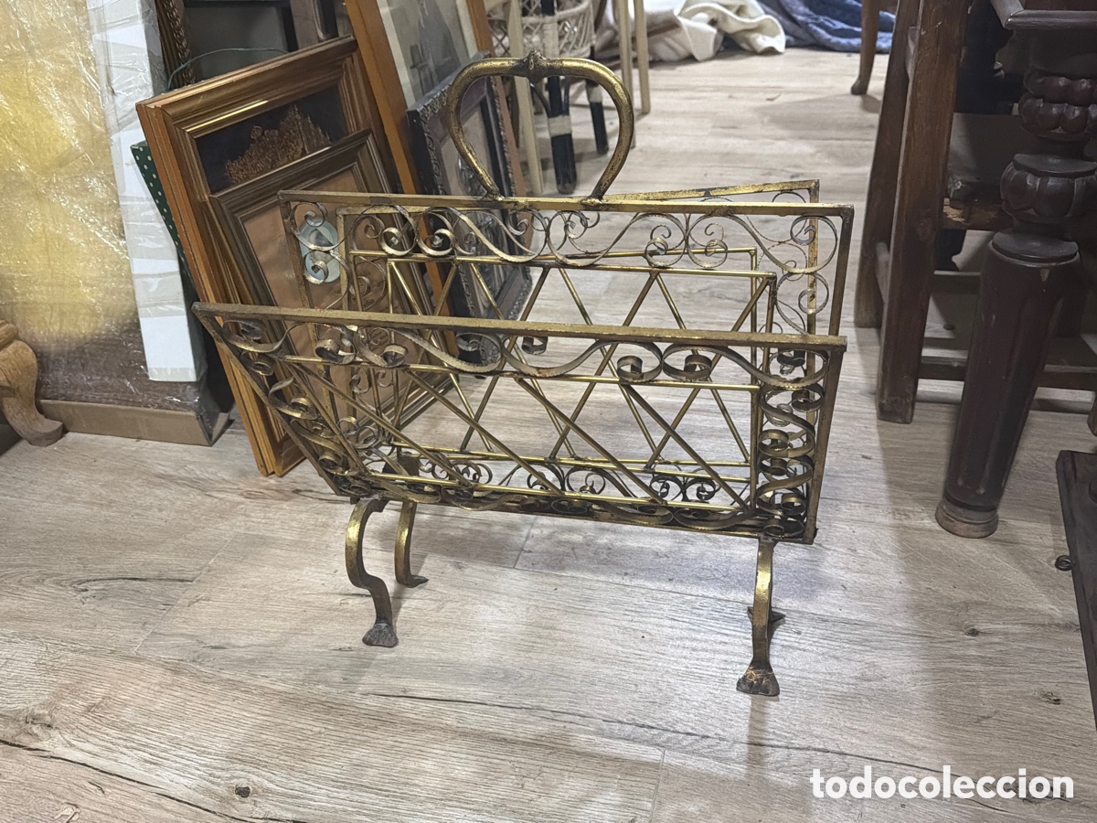 Antiques: revistero antiguo de forja art&iacute;stica