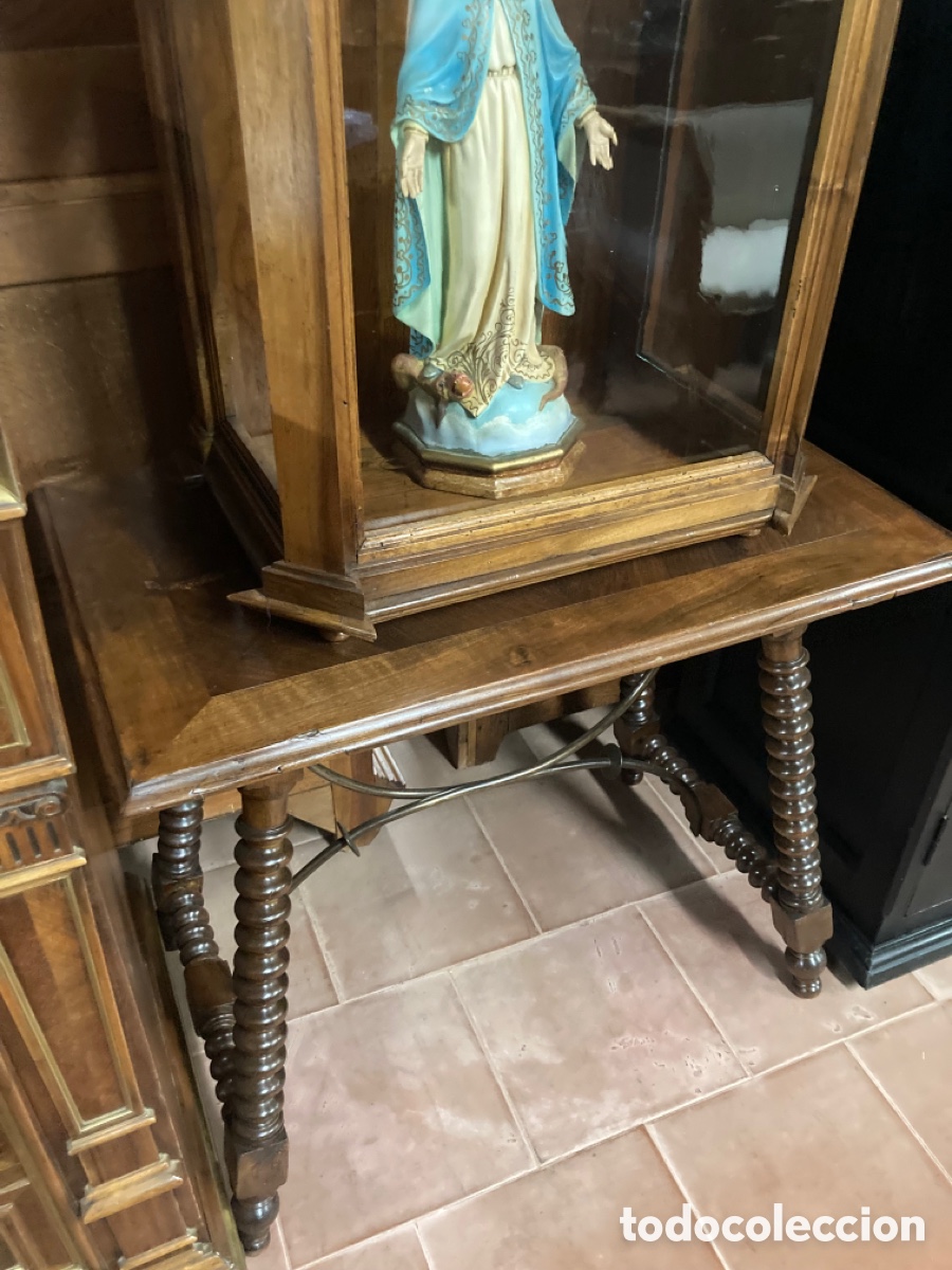 Antig&uuml;edades: Antigua mesa con vitrina - Foto 4