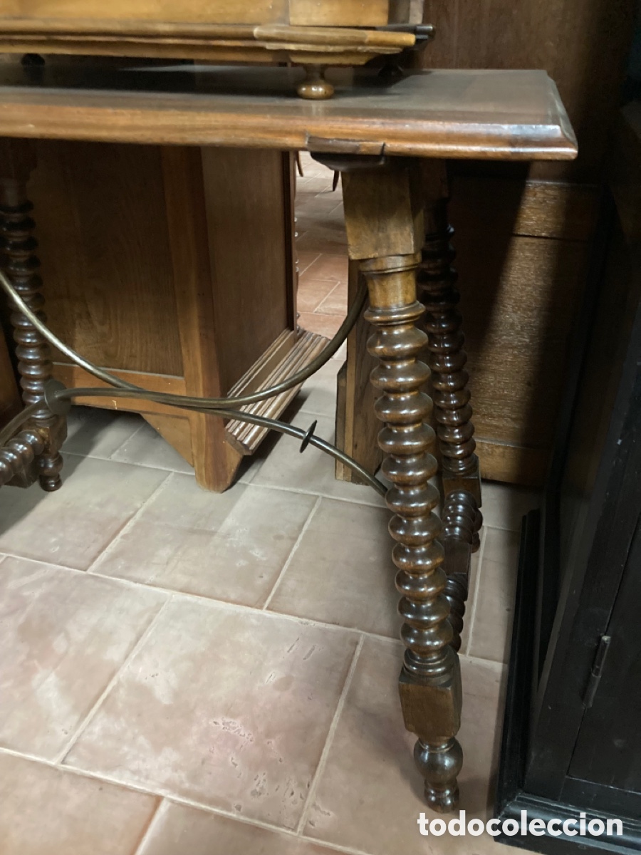 Antig&uuml;edades: Antigua mesa con vitrina - Foto 11