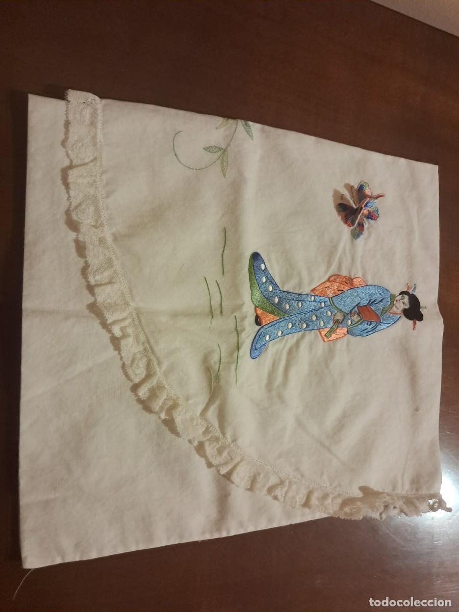 Antig&uuml;edades: 2 bolsas de tela bordadas - Foto 5