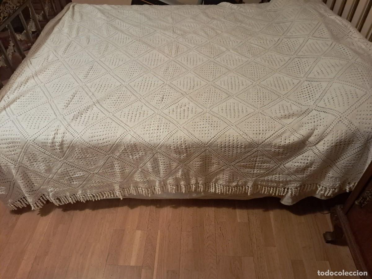 Antig&uuml;edades: Colcha blanca de ganchillo - Foto 1