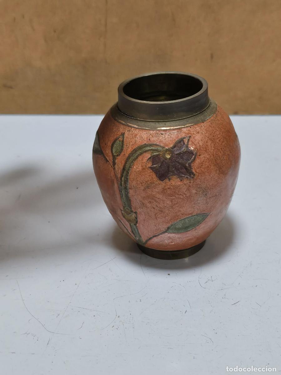 Antig&uuml;edades: peque&ntilde;o jarron de metal - Foto 1