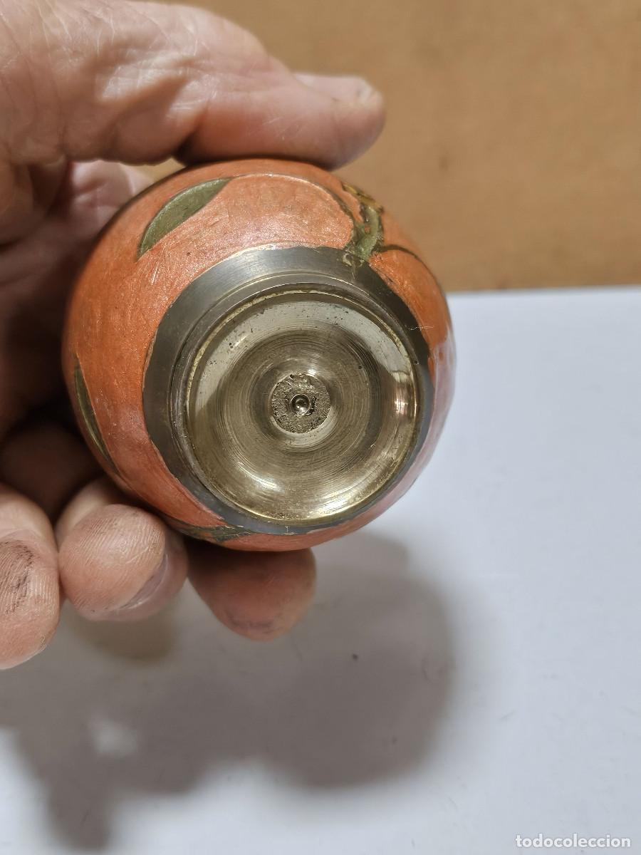 Antig&uuml;edades: peque&ntilde;o jarron de metal - Foto 3