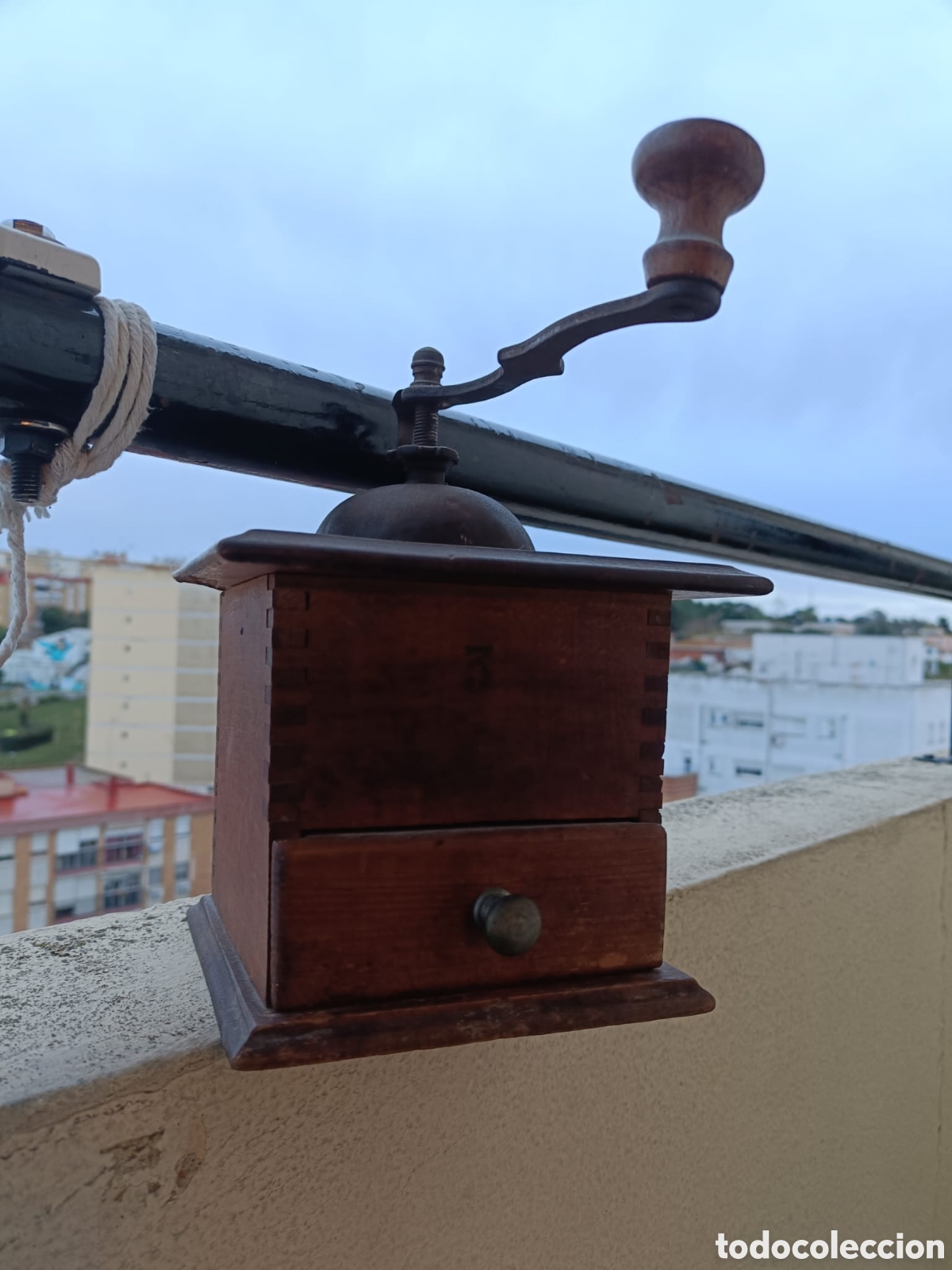 Antig&uuml;edades: ANTIGUO MOLINILLO DE CAF&Eacute; DE MADERA - Foto 2