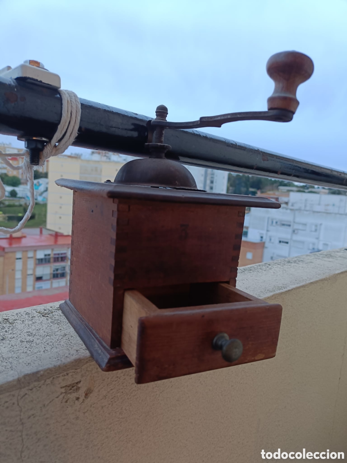 Antig&uuml;edades: ANTIGUO MOLINILLO DE CAF&Eacute; DE MADERA - Foto 3