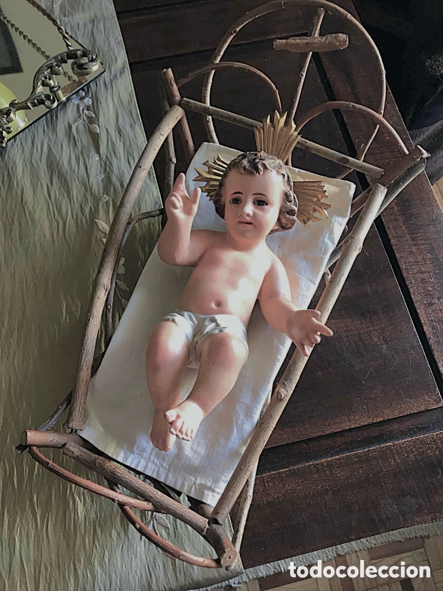Antig&uuml;edades: Antiguo Ni&ntilde;o jesus en cuna de madera - Foto 2