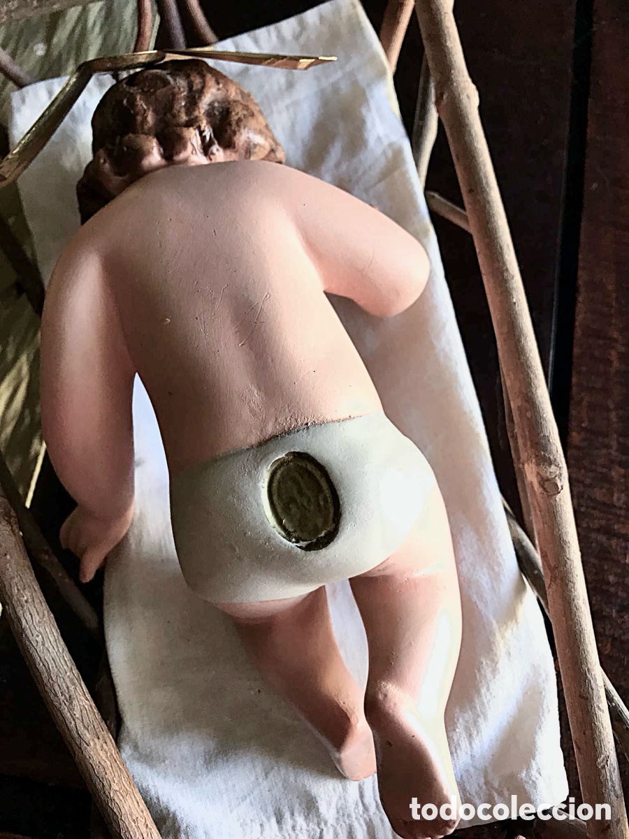 Antig&uuml;edades: Antiguo Ni&ntilde;o jesus en cuna de madera - Foto 3