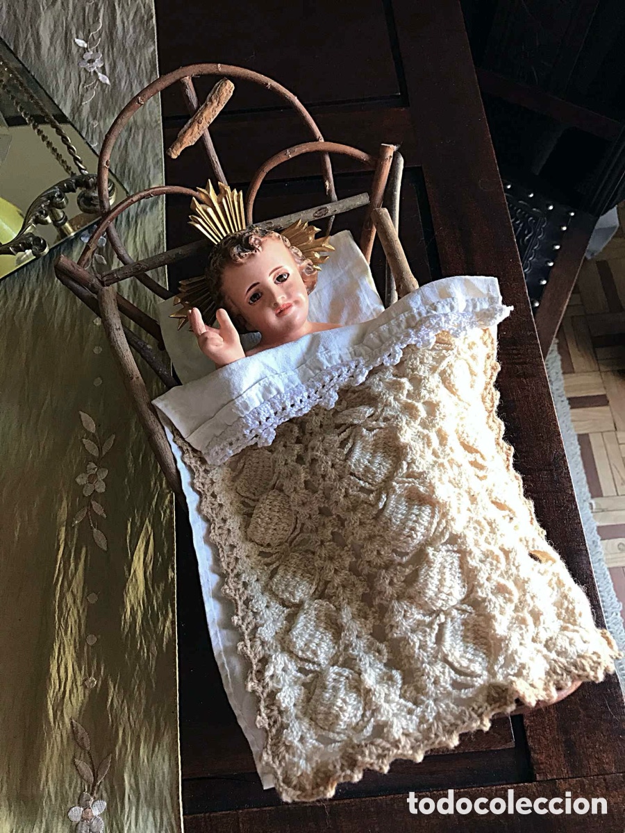 Antig&uuml;edades: Antiguo Ni&ntilde;o jesus en cuna de madera - Foto 4