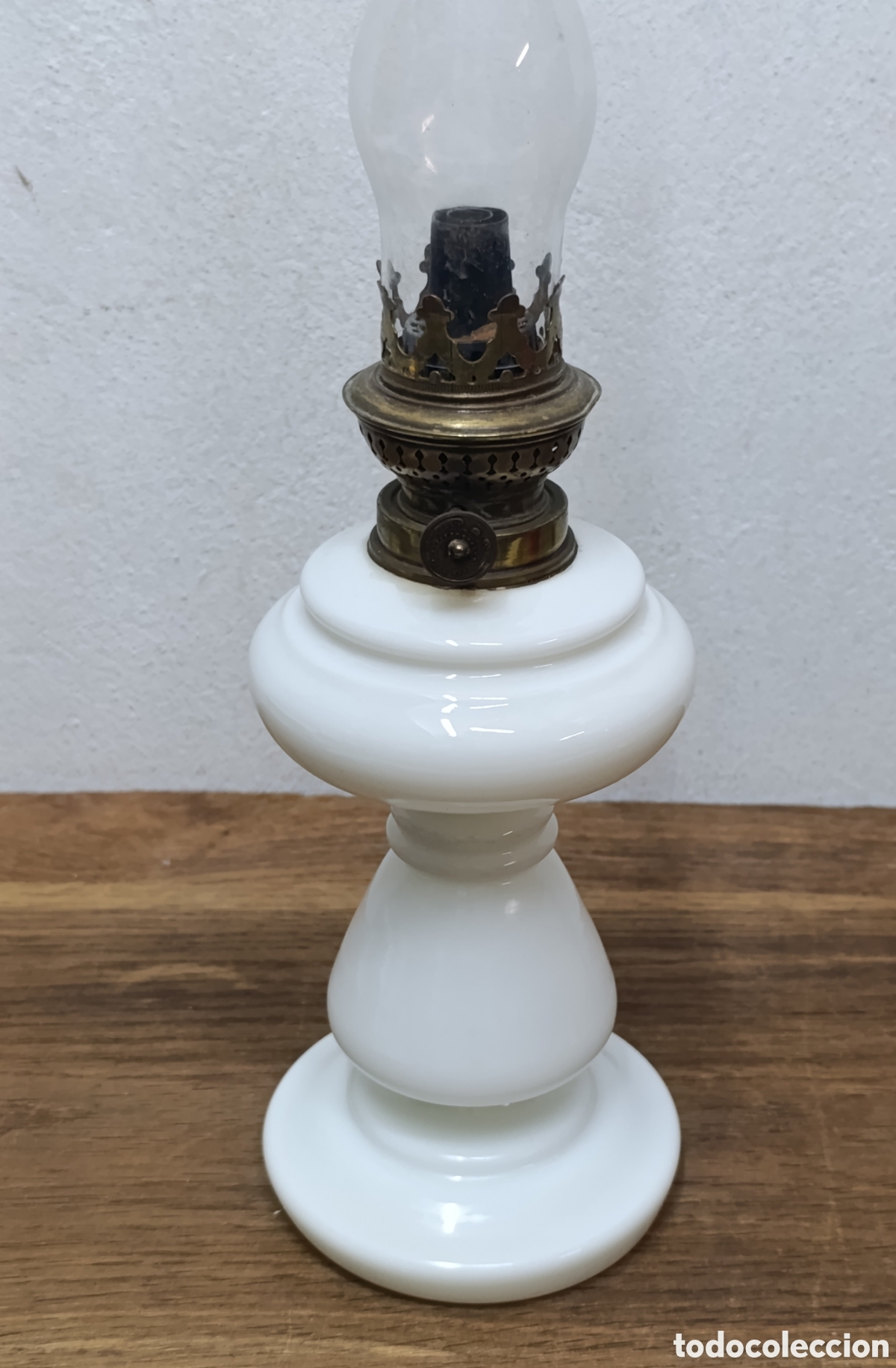 Antig&uuml;edades: MUY BONITO Y ANTIGUO QUINQU&Eacute; DE OPALINA Y BRONCE - Foto 1