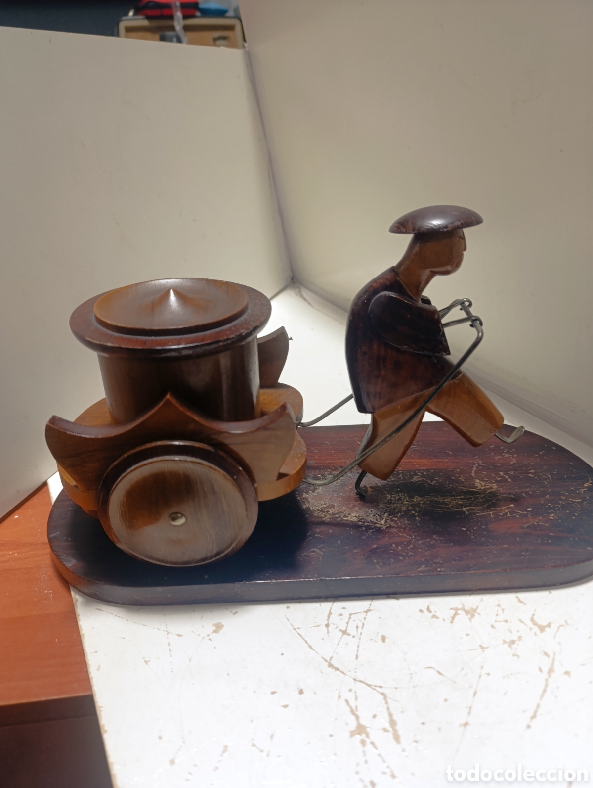 Antig&uuml;edades: Tabaquera de sobremesa en forma de rickshaw. - Foto 2