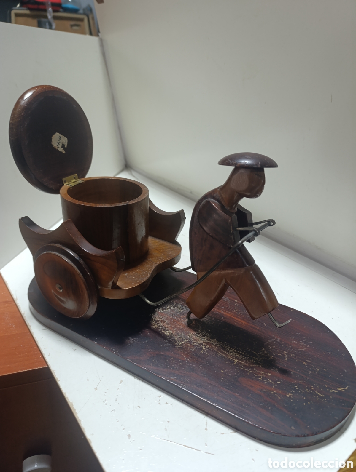 Antig&uuml;edades: Tabaquera de sobremesa en forma de rickshaw. - Foto 11